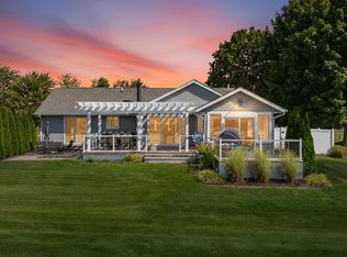 61984 Bayshore Dr, Sturgis, MI 49091
