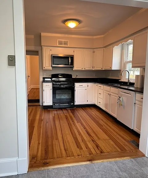 504 Lee Pl — Photo 2