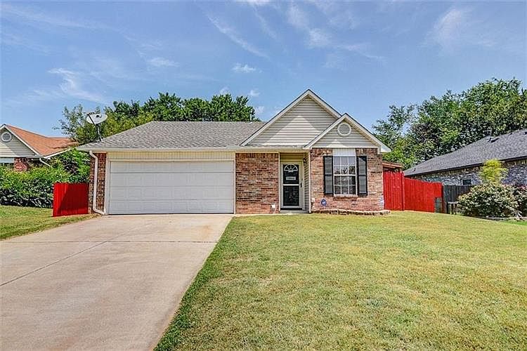 1st image of 1017 Meadowlake Dr