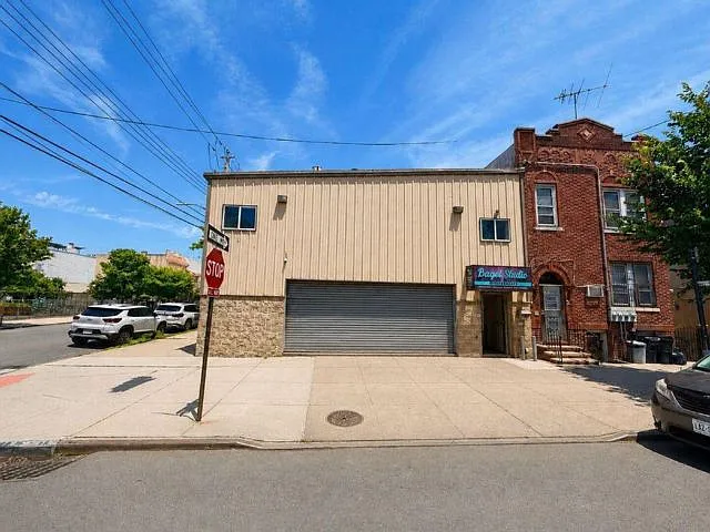 49 Bay 49th St
