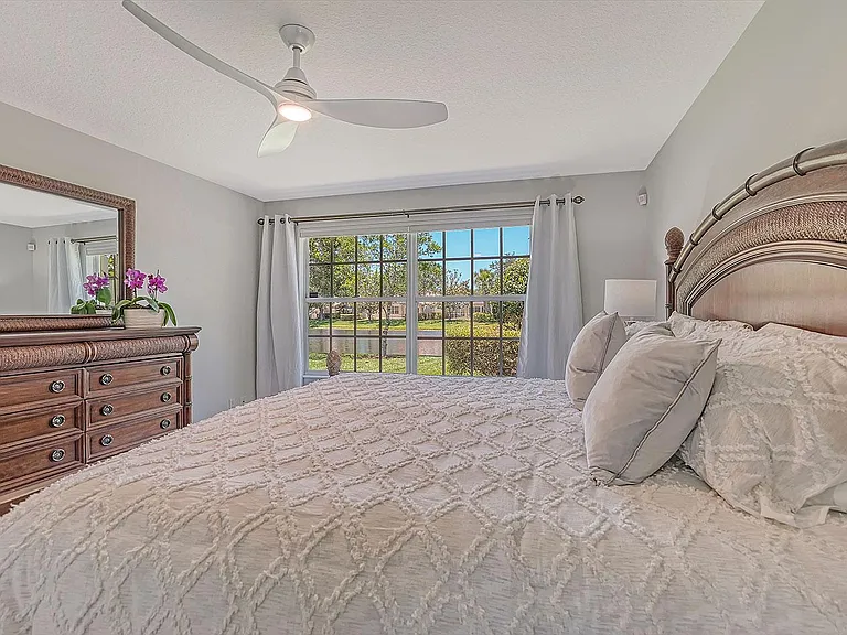 5852 Helicon Pl — Photo 18