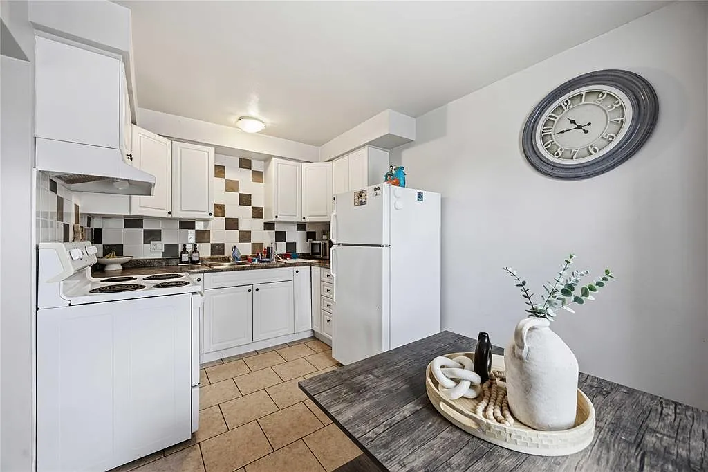 2 bed, 1.5 bath, $1,800 — Photo 4