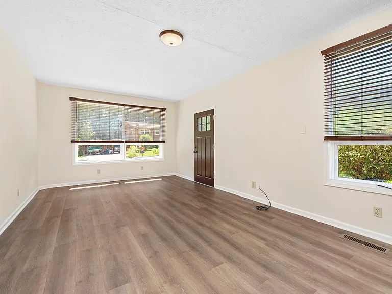 1111 Cherokee Dr — Photo 10