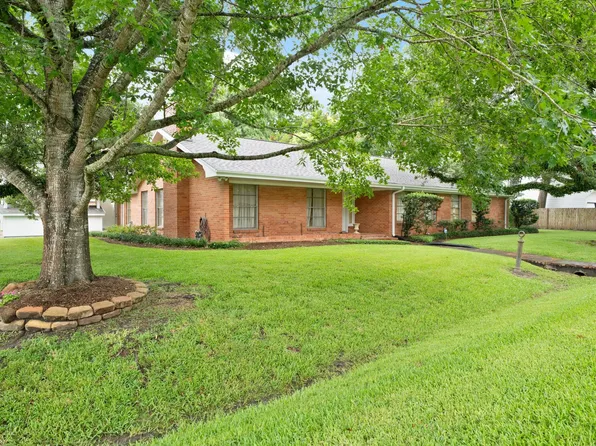 303 S Jackson St, Alvin, TX 77511