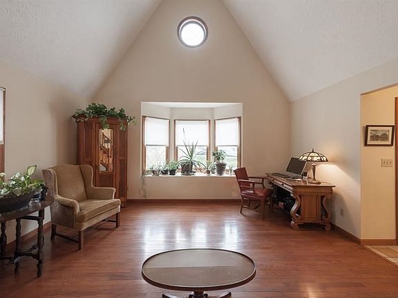 4th image of 2205 E Autumn Dr