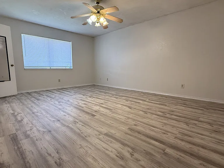 949 Middle Cove Dr — Photo 9