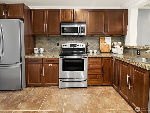 4th image of 17001 Inglewood Road NE #M211