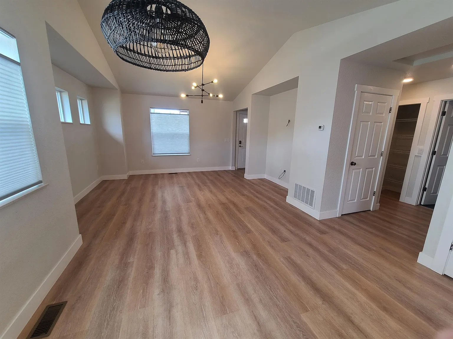 4260 Diagon — Photo 3