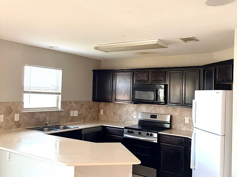 1813 Lynnwood Hills Dr — Photo 20