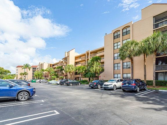 3rd image of 2455 Lindell Boulevard #3402