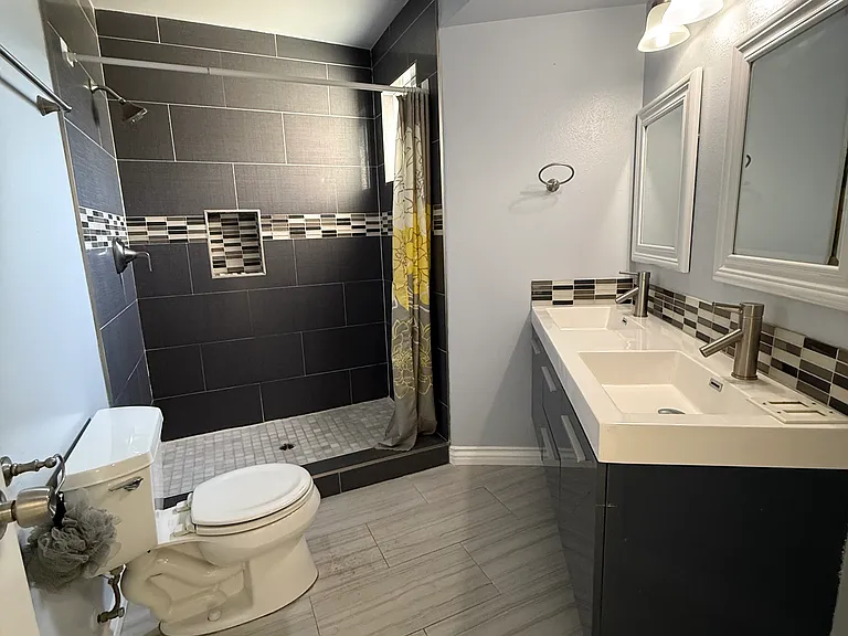 14726 Tupper St — Photo 22