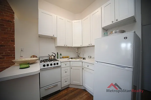 Rented by Metropolitan Realty | media 24