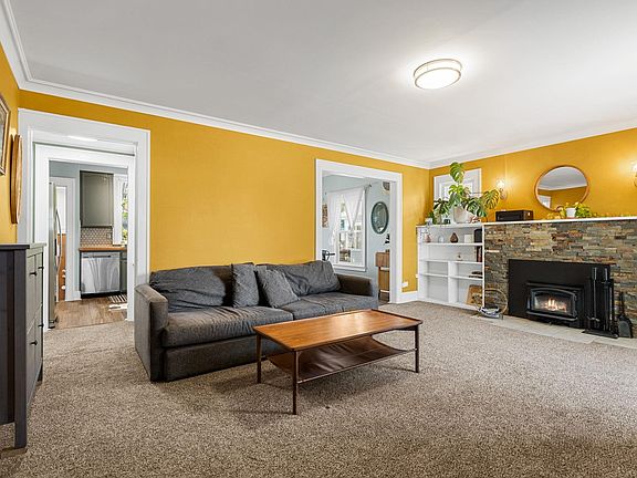 3rd image of 703 W Kiernan Ave