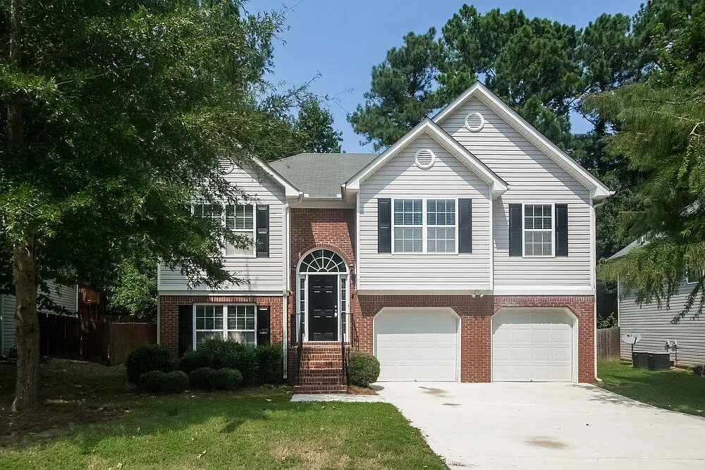 4 bed, 3.0 bath, 2280 sqft, $2,720 — Photo 1