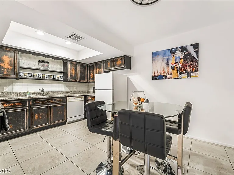 5576 W Rochelle Ave #22A — Photo 9