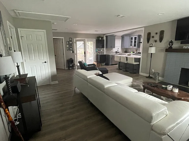 1323 Washington Ave — Photo 4