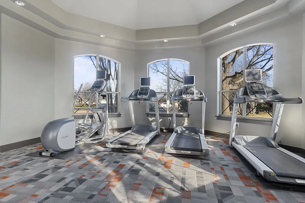 Siena Apartments — Photo 1