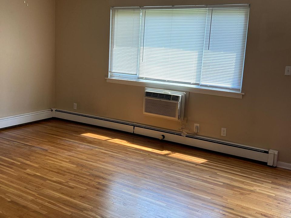 1st image of 18 Manor Dr