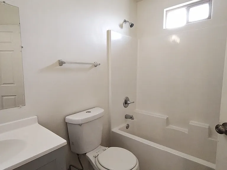 4 E Delta Rd #1 — Photo 16