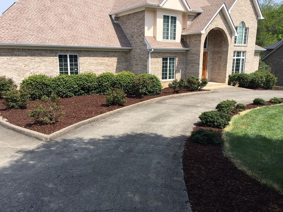 2nd image of 227 Roscommon Dr