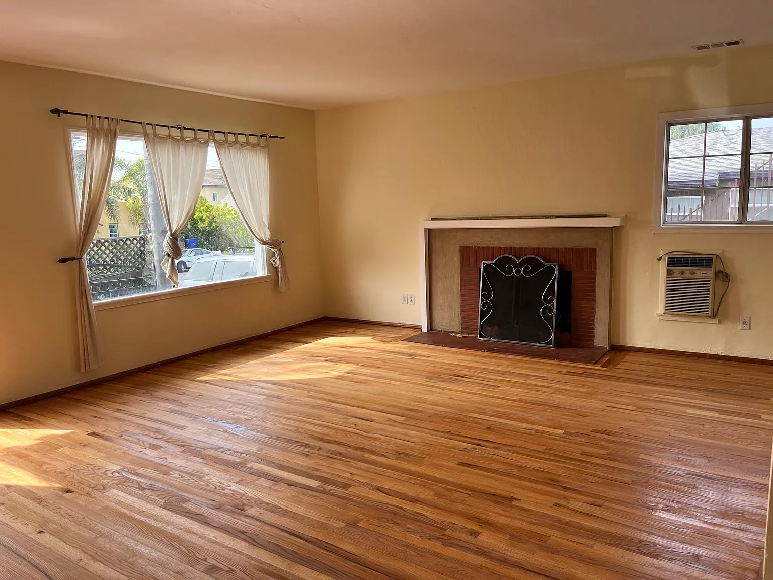 2 bed, 1.5 bath, 1200 sqft, $4,500 — Photo 2