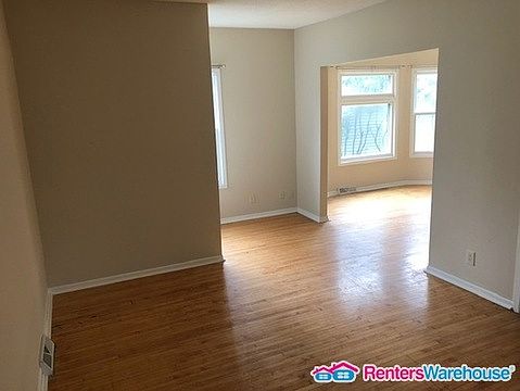 3rd image of 1127 Irving Ave N