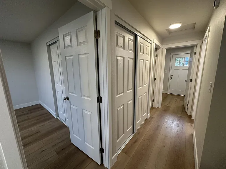 Fully Remodeled 2 Bedroom 1 Bath Units — Photo 23