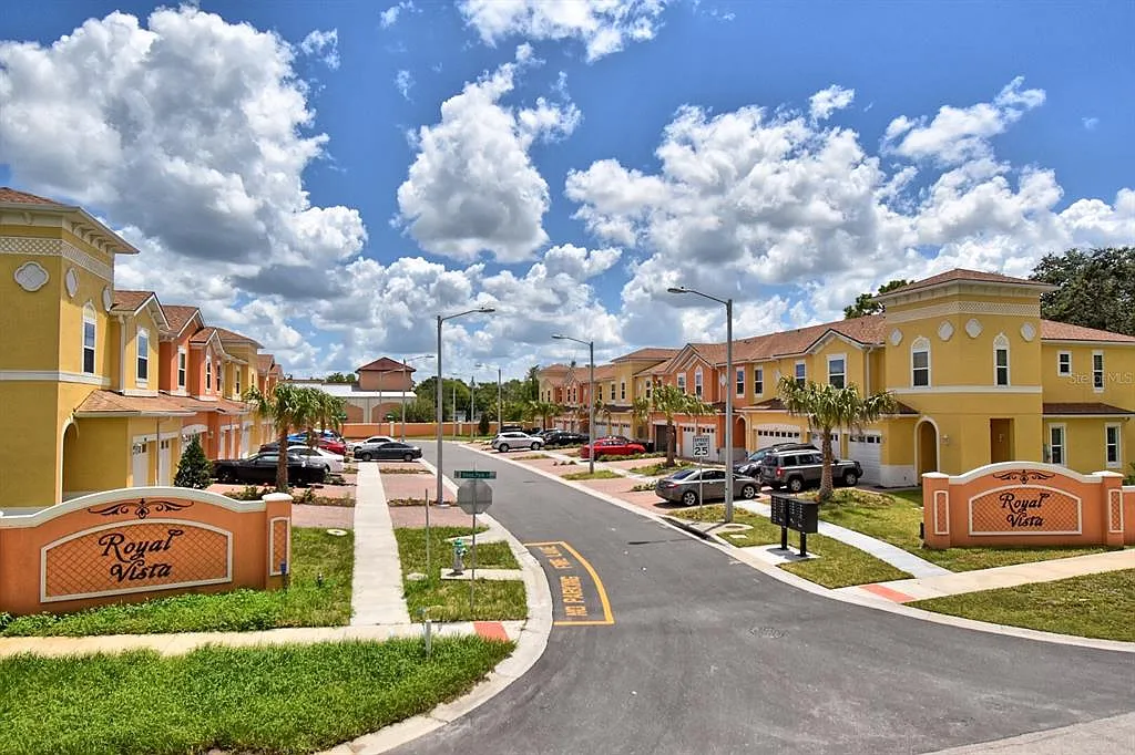 5 bed, 3.5 bath, 1451 sqft, $2,785 — Photo 3