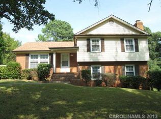 1301 Lewis Carroll Ct, Charlotte, NC 28213