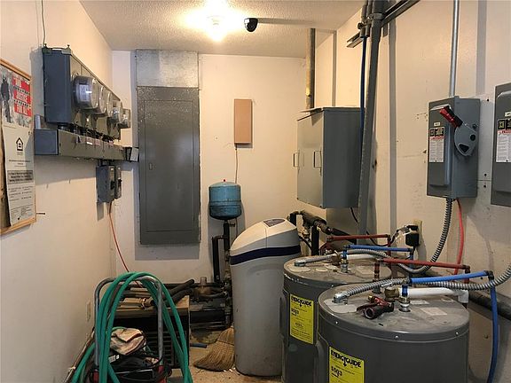 4th image of 725 Prospect St