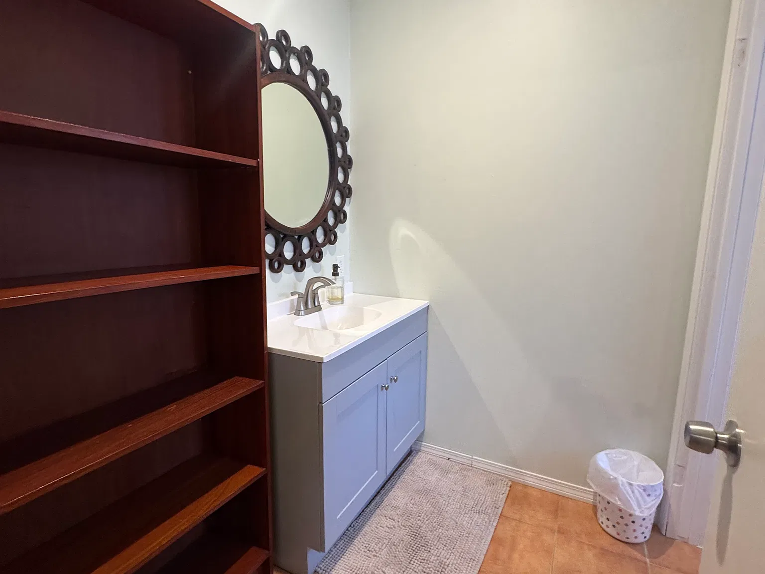 6 bed, 3950 sqft, $2,150 — Photo 4