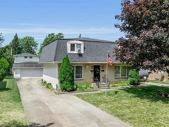 2nd image of 17 W Summerset Ln
