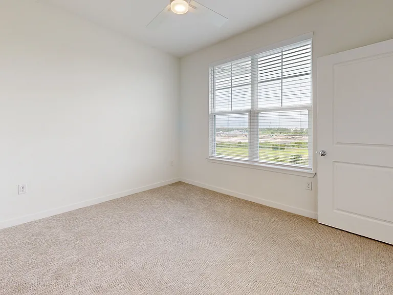 Essex Luxe Apartments — Photo 79