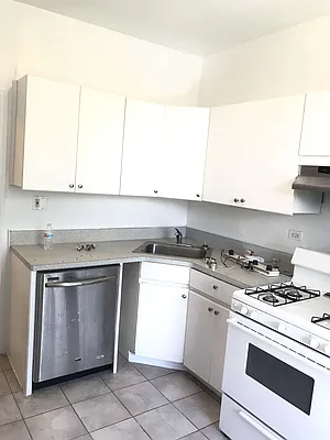 Rented by Zikos Realty Services | media 48