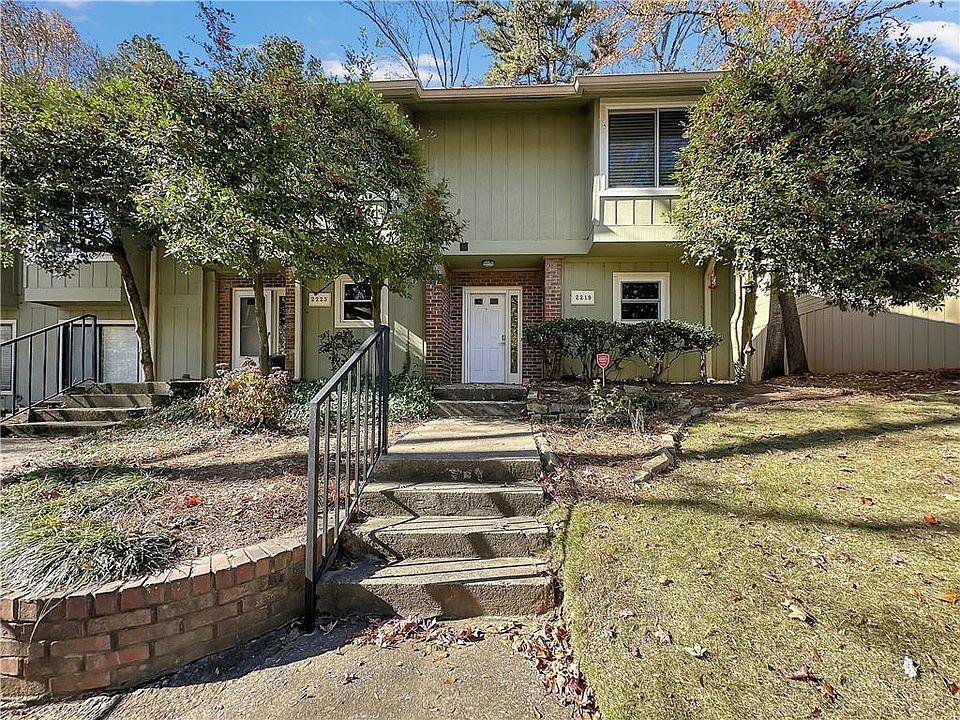 1st image of 2219 Surrey Ct SE