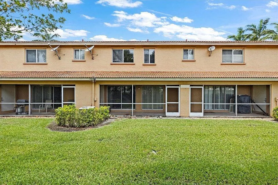 2 bed, 1322 sqft, $2,595 — Photo 3