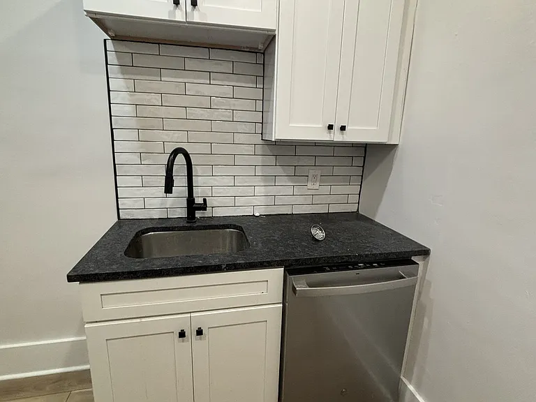 96-98 Chestnut St #3R — Photo 2