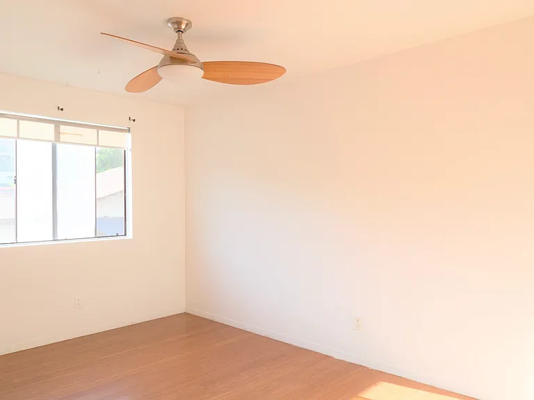 2117 W Clinton St #203 — Photo 7