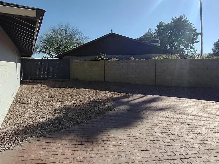 240 E Muriel Dr — Photo 26