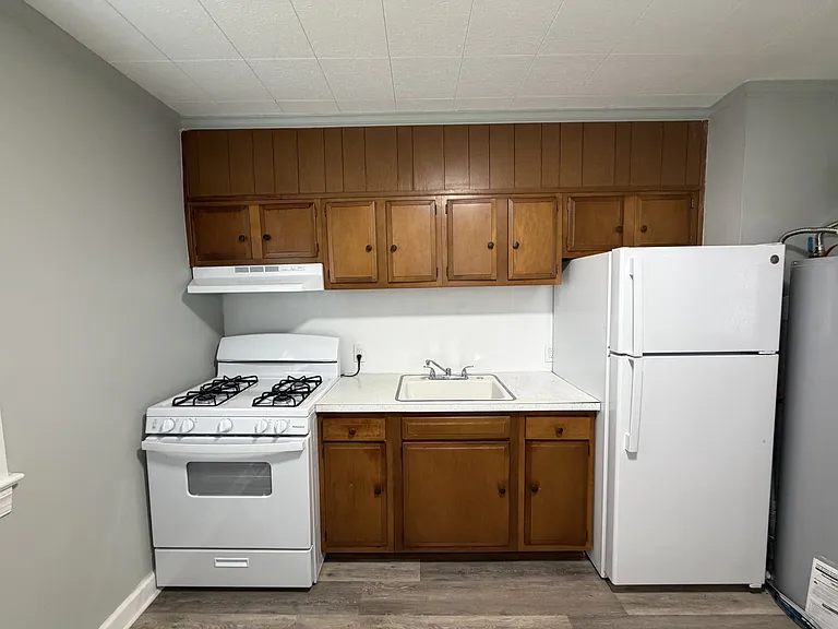 711 Dennis St — Photo 4