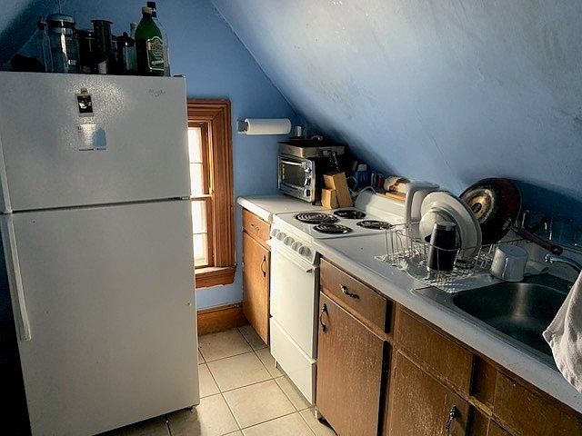 2nd image of 349 Pearl St #3