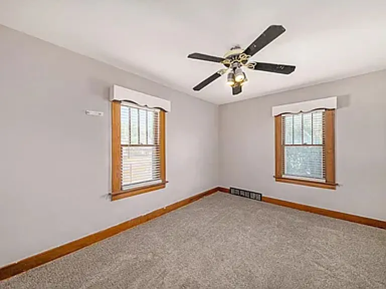 441 Forest St — Photo 9
