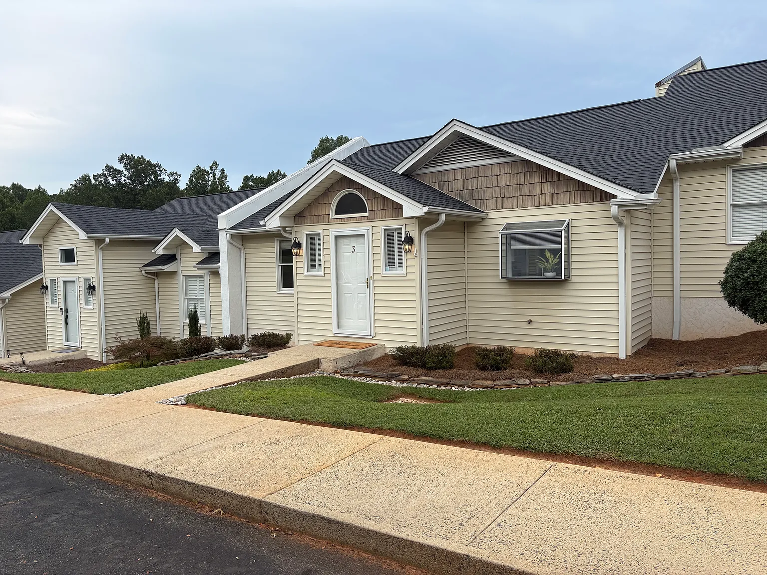 4 bed, 2000 sqft, $1,850 — Photo 3