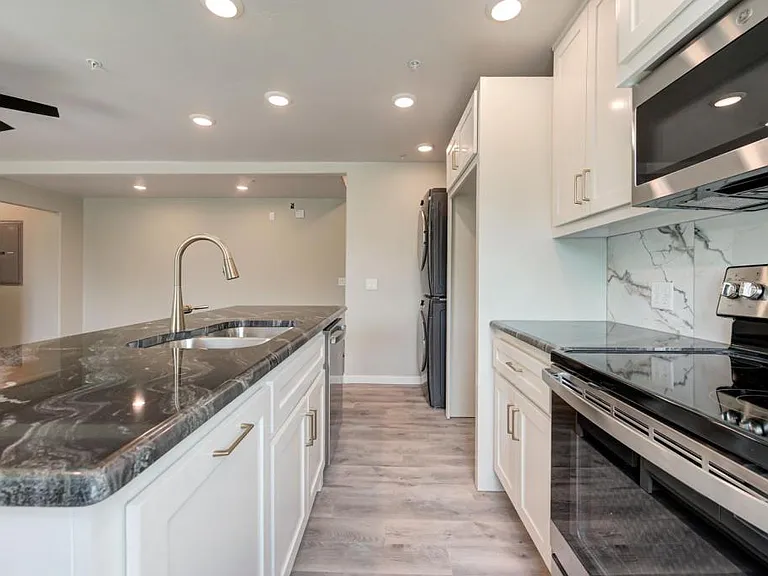 222 S University Blvd #5 — Photo 13