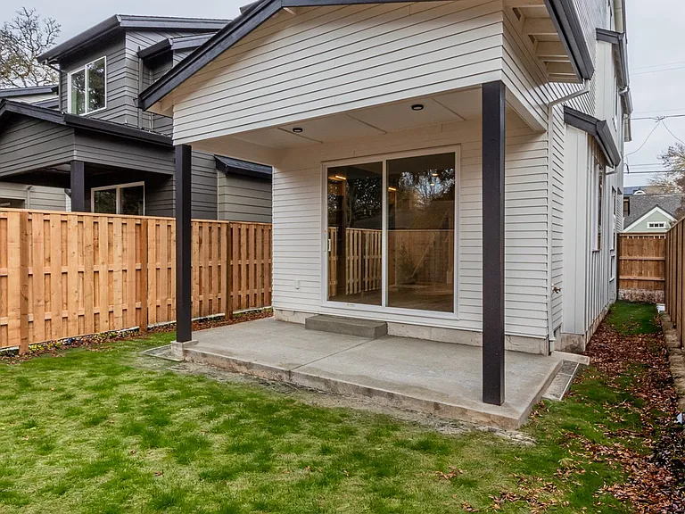 3716 SE Lambert St — Photo 15