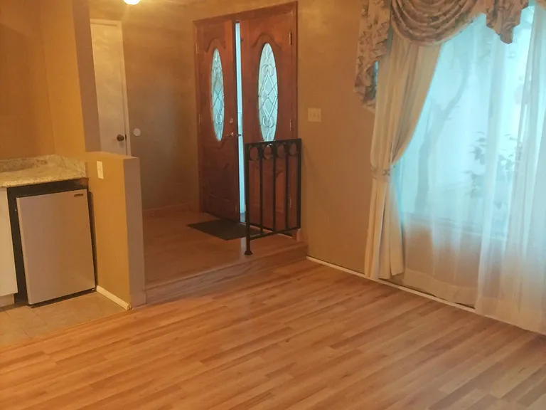 4445 Robbins St — Photo 9