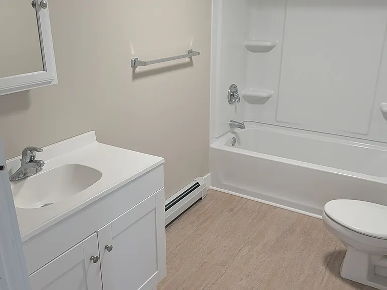 Full bath with laundry hookup