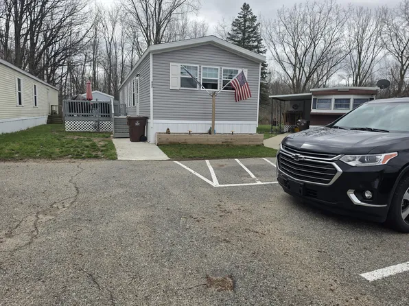 847 Apple Tree Ct NW, Grand Rapids, MI 49534