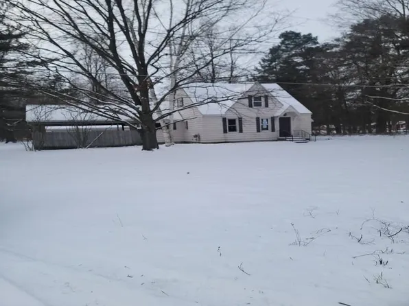 11365 Lake Rd, Montrose, MI 48457