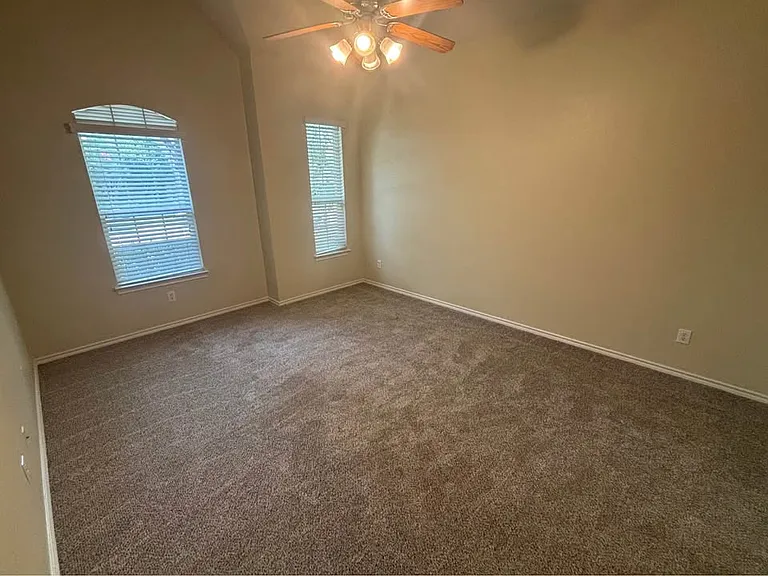 1752 Flowers Dr — Photo 4